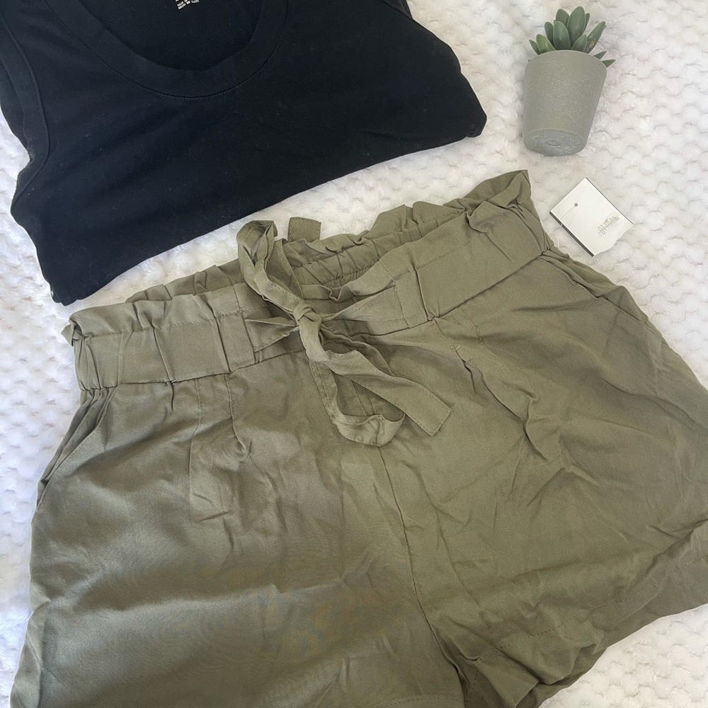 Shorts - Picture 2 of 4